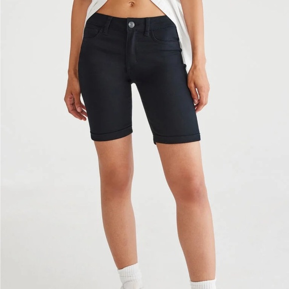 Aeropostale shorts - 2 pair of 9 inch Bermuda length uniform type tan and navy - Picture 1 of 16